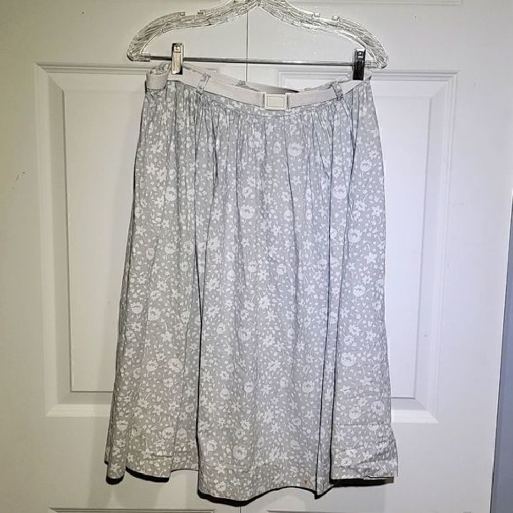 𝅺VINTAGE 80's- 90's Gray‎ and White Belted Skirt